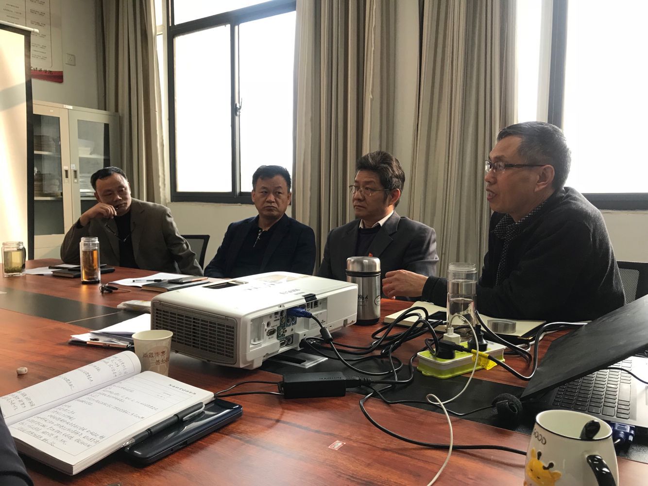 对照党章党规找差距专题会议